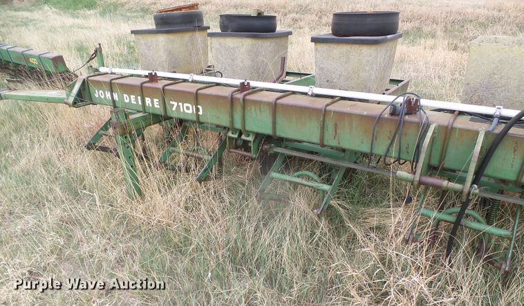 image for item DI5575 John Deere P7100  planter