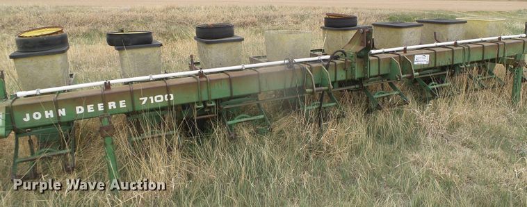 image for item DI5575 John Deere P7100  planter