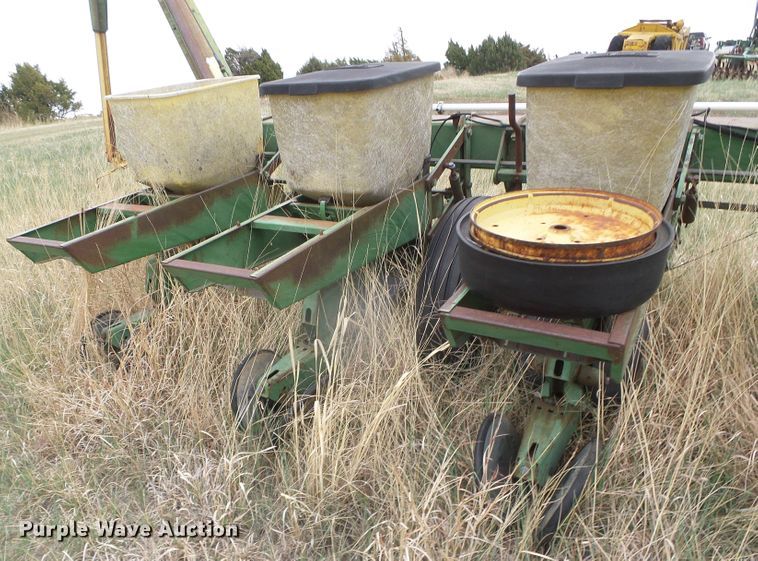 image for item DI5575 John Deere P7100  planter