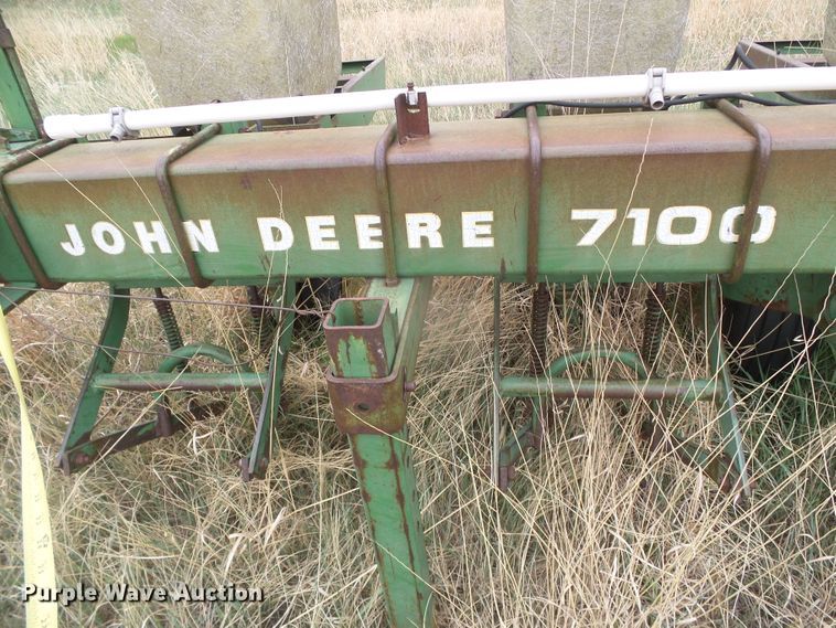 image for item DI5575 John Deere P7100  planter