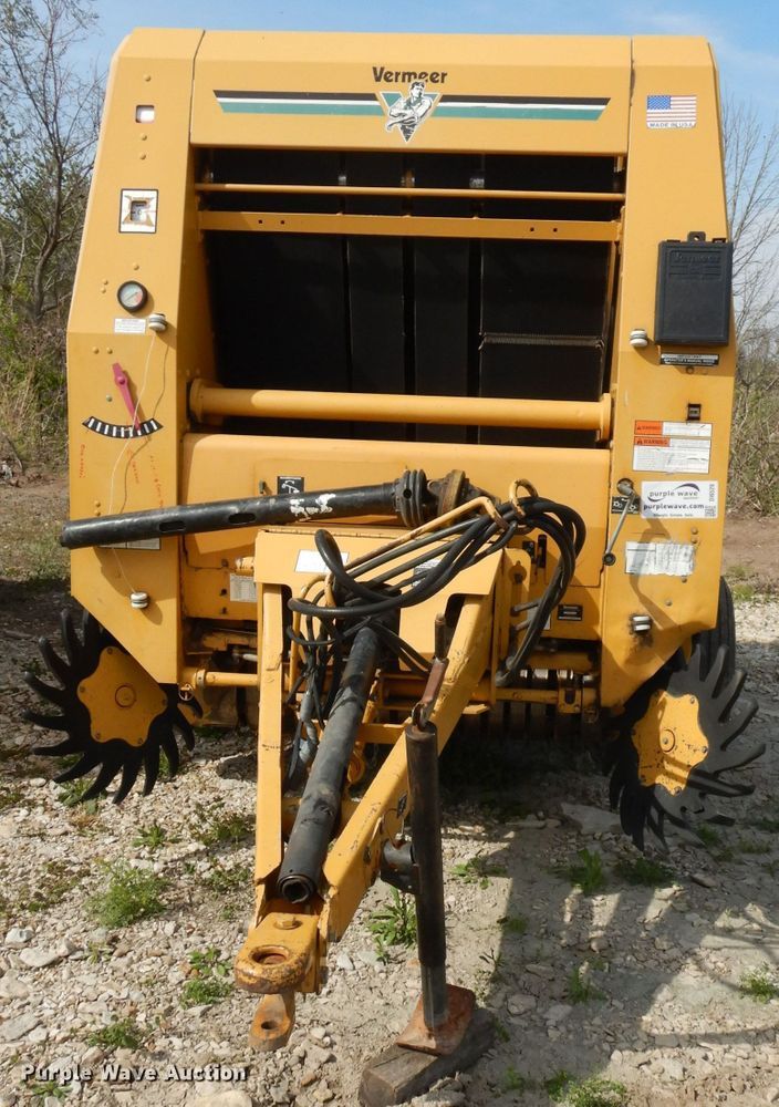 image for item DI6529 1998 Vermeer 504L  round baler