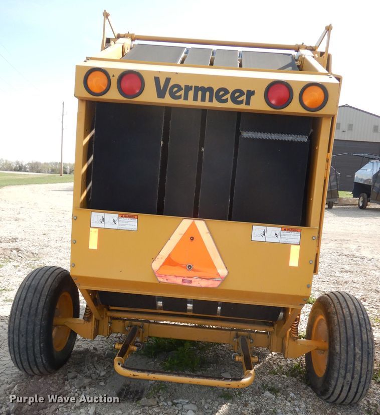 image for item DI6529 1998 Vermeer 504L  round baler