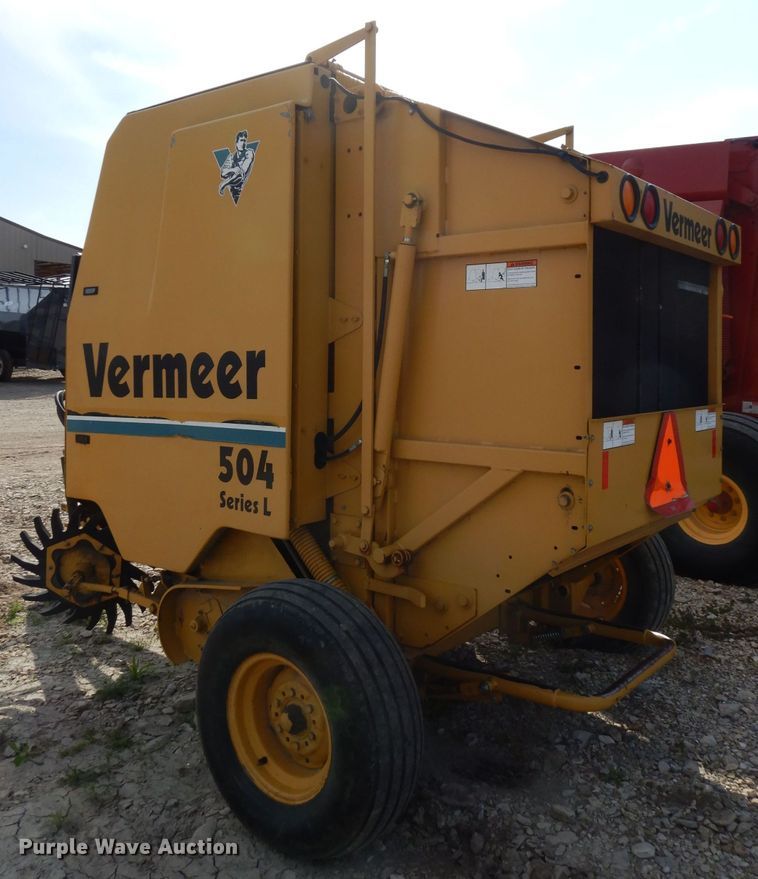 image for item DI6529 1998 Vermeer 504L  round baler