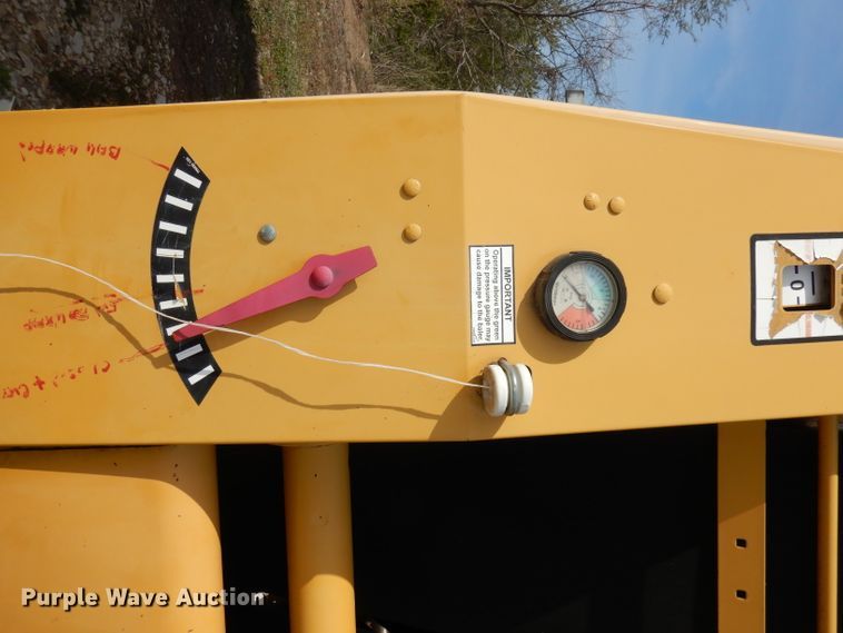 image for item DI6529 1998 Vermeer 504L  round baler