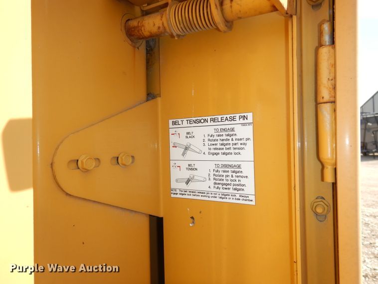 image for item DI6529 1998 Vermeer 504L  round baler