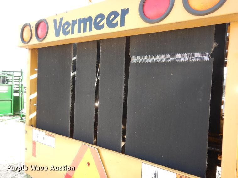 image for item DI6529 1998 Vermeer 504L  round baler