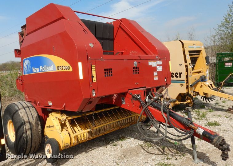 image for item DI6530 2012 New Holland BR7090  round baler