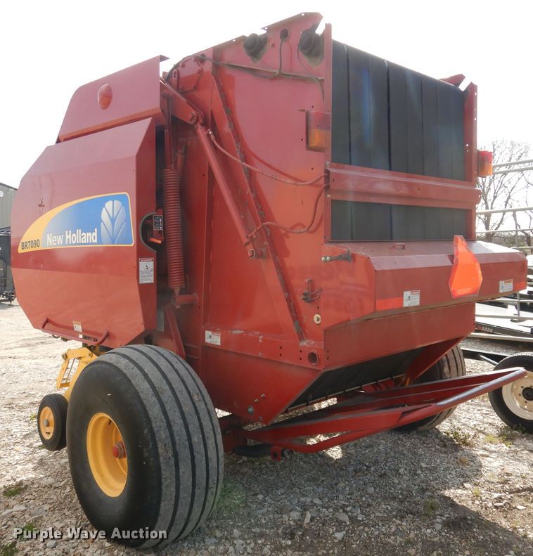 image for item DI6530 2012 New Holland BR7090  round baler