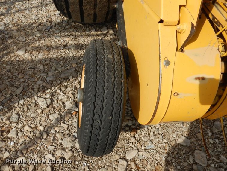 image for item DI6530 2012 New Holland BR7090  round baler