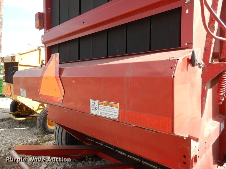 image for item DI6530 2012 New Holland BR7090  round baler