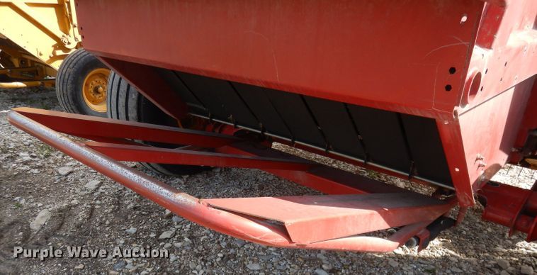 image for item DI6530 2012 New Holland BR7090  round baler