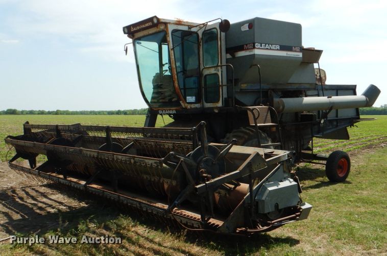 image for item DJ0769 Gleaner M2  combine