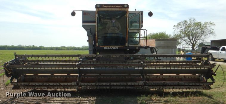 image for item DJ0769 Gleaner M2  combine