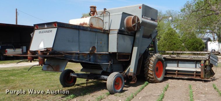 image for item DJ0769 Gleaner M2  combine