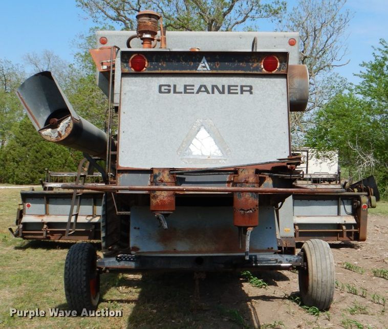 image for item DJ0769 Gleaner M2  combine