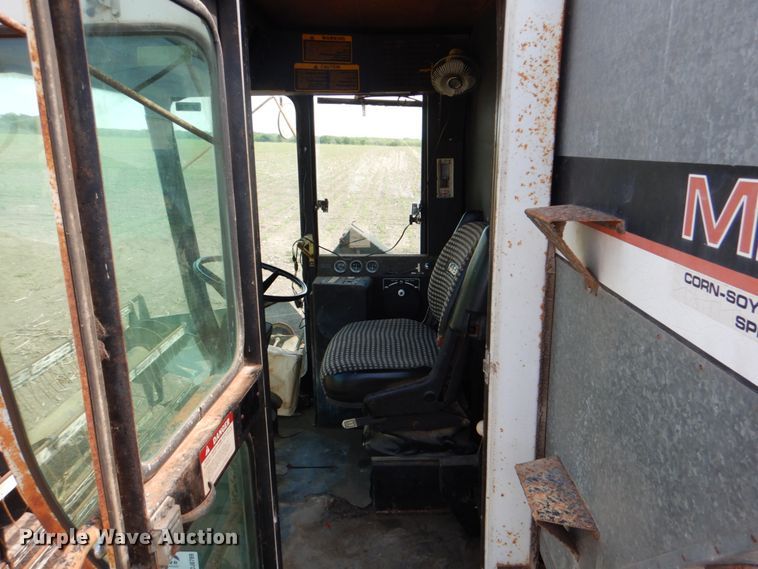 image for item DJ0769 Gleaner M2  combine