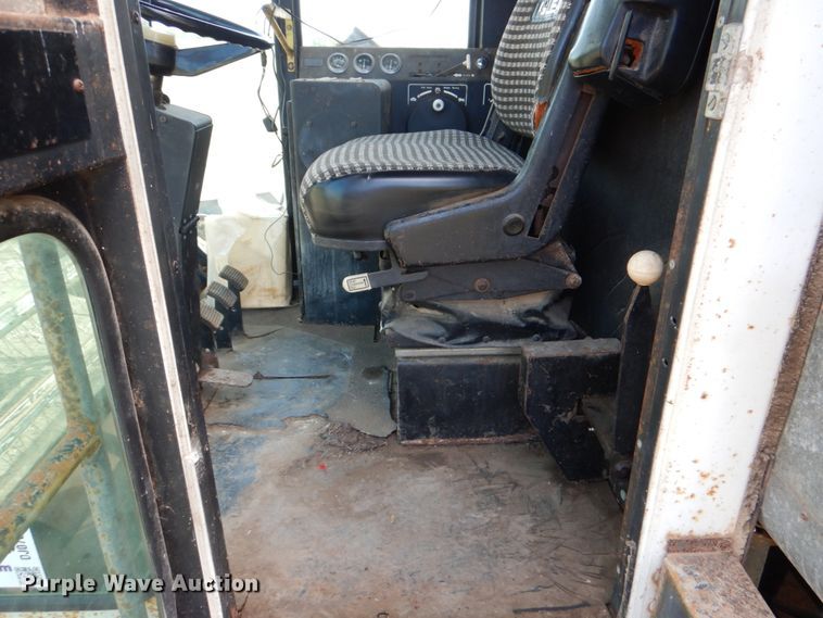 image for item DJ0769 Gleaner M2  combine