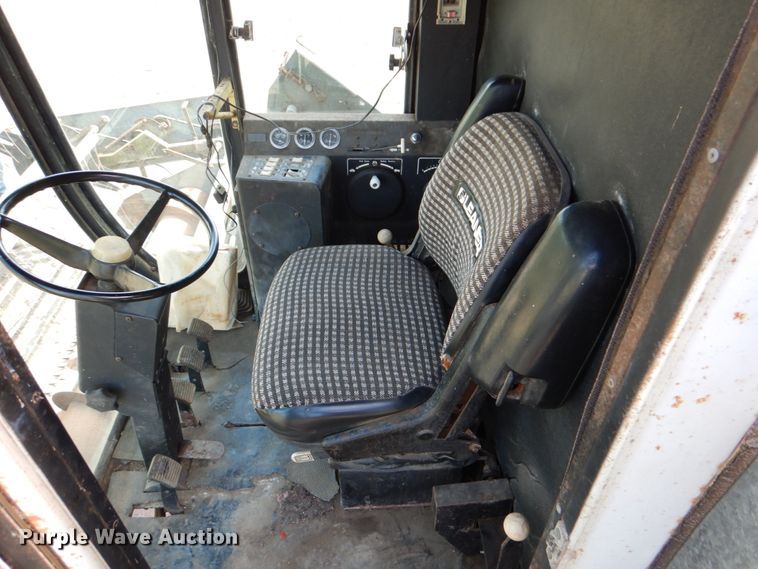 image for item DJ0769 Gleaner M2  combine