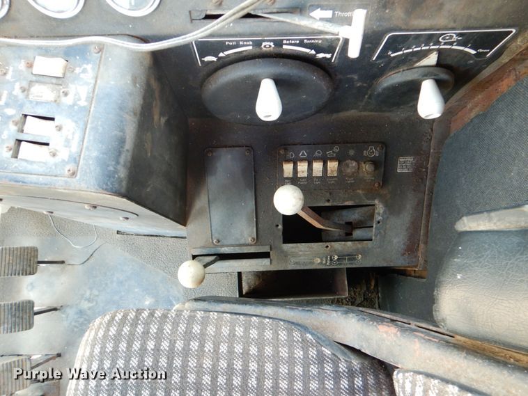 image for item DJ0769 Gleaner M2  combine