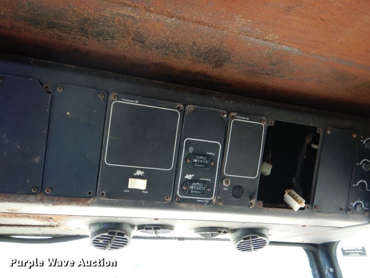 image for item DJ0769 Gleaner M2  combine