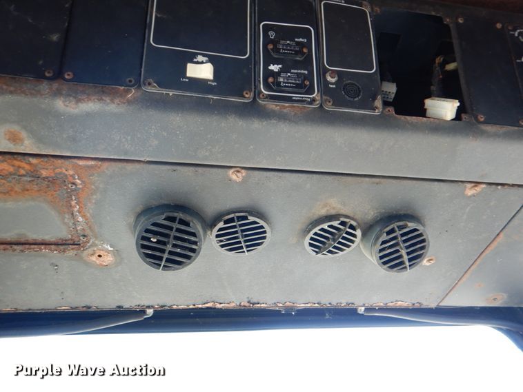 image for item DJ0769 Gleaner M2  combine