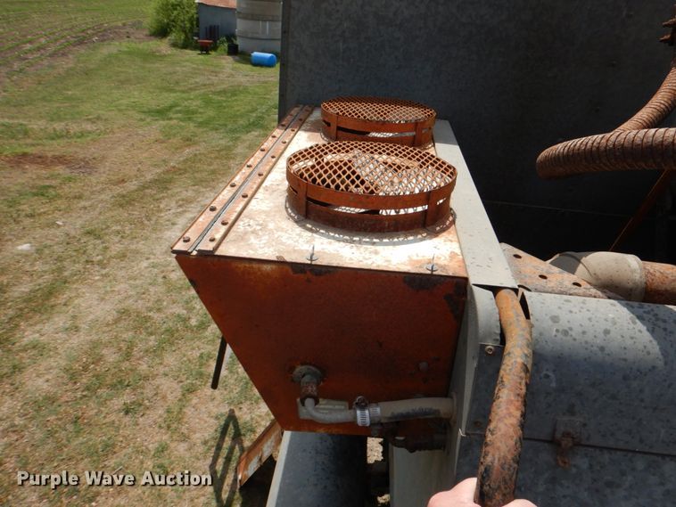 image for item DJ0769 Gleaner M2  combine