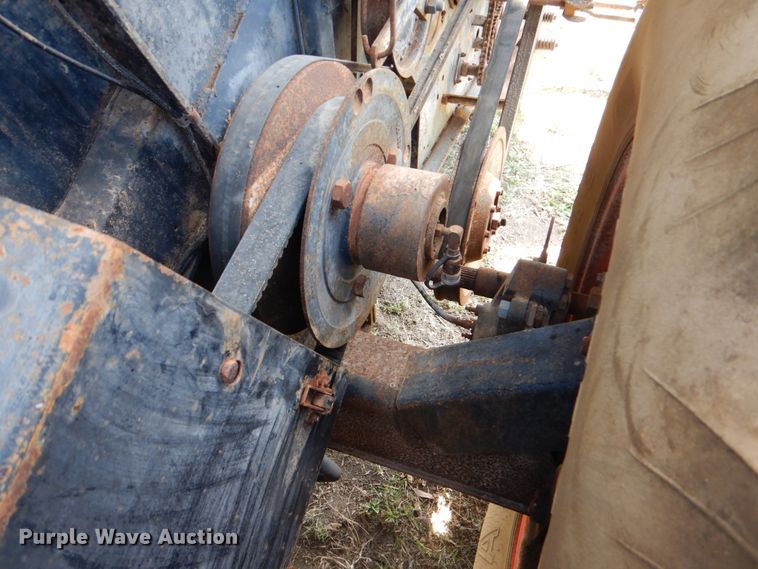 image for item DJ0769 Gleaner M2  combine