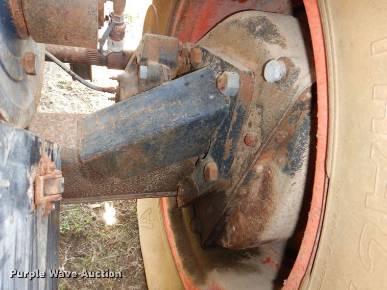 image for item DJ0769 Gleaner M2  combine