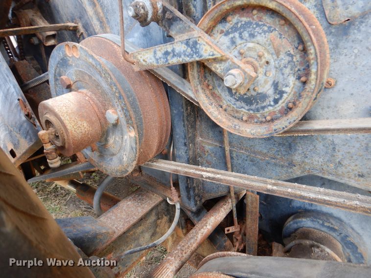 image for item DJ0769 Gleaner M2  combine