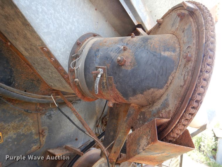 image for item DJ0769 Gleaner M2  combine