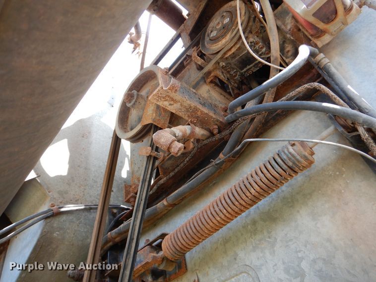 image for item DJ0769 Gleaner M2  combine