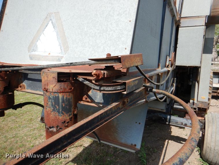 image for item DJ0769 Gleaner M2  combine