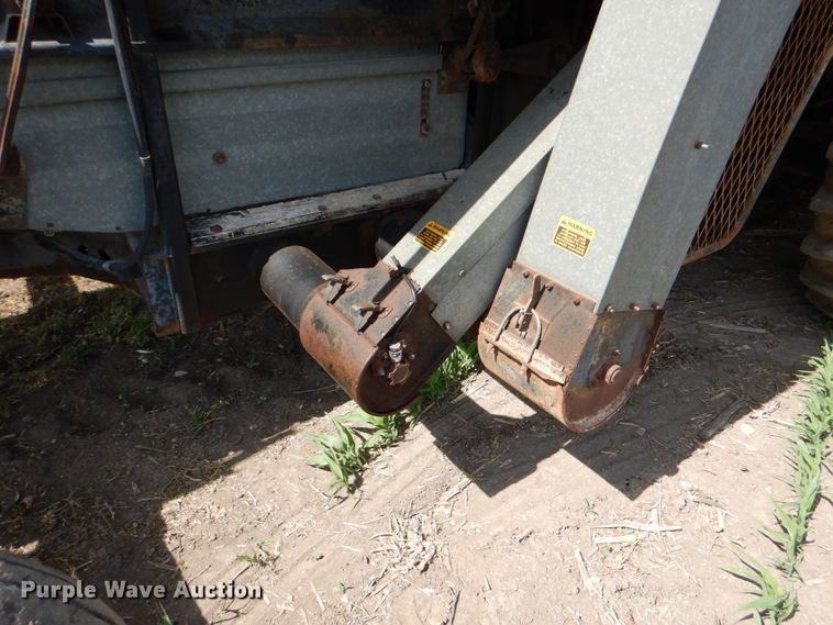 image for item DJ0769 Gleaner M2  combine