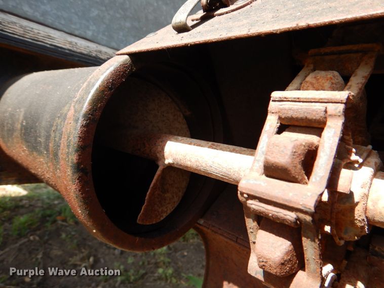 image for item DJ0769 Gleaner M2  combine