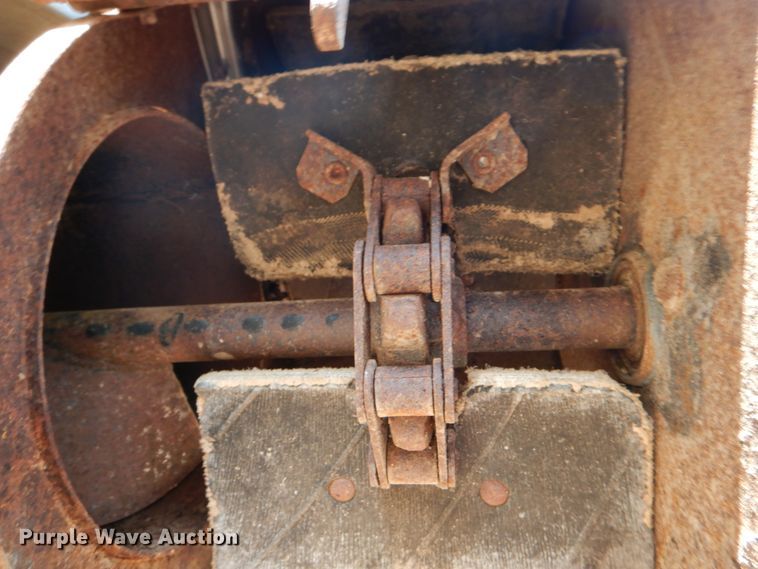 image for item DJ0769 Gleaner M2  combine