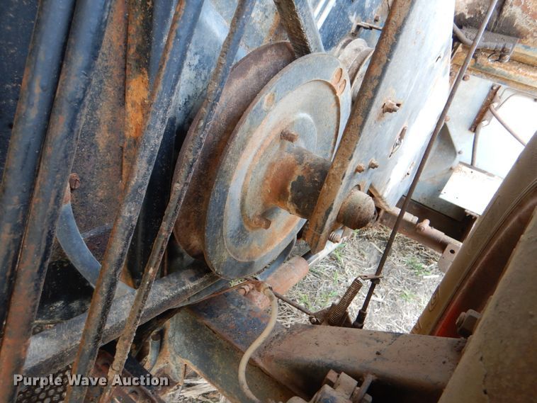 image for item DJ0769 Gleaner M2  combine