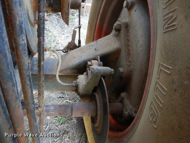 image for item DJ0769 Gleaner M2  combine