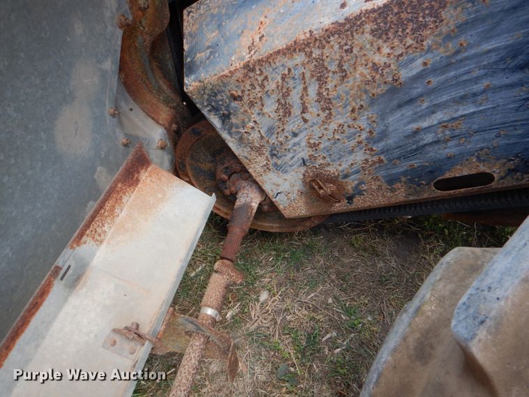 image for item DJ0769 Gleaner M2  combine