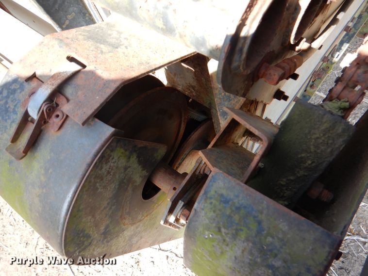 image for item DJ0769 Gleaner M2  combine