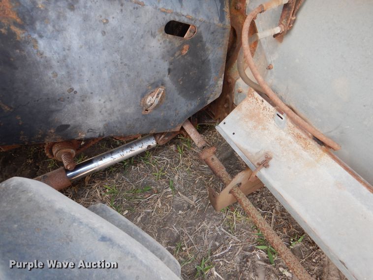 image for item DJ0769 Gleaner M2  combine