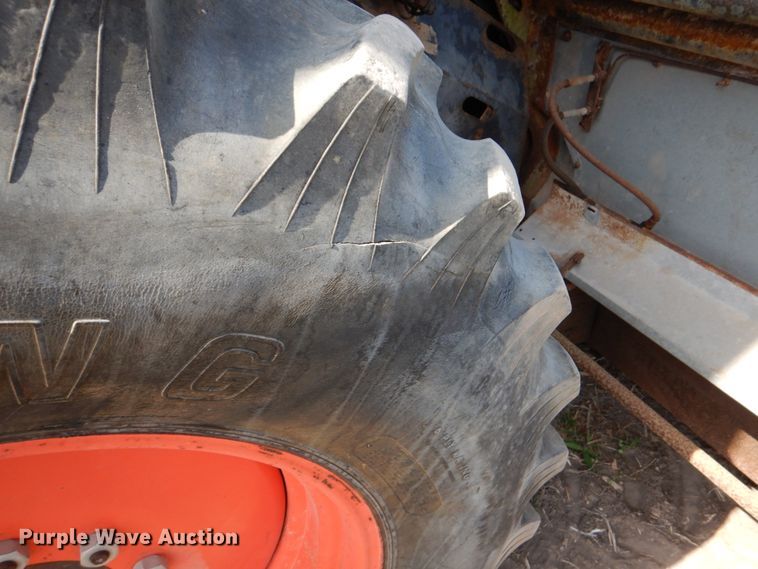 image for item DJ0769 Gleaner M2  combine