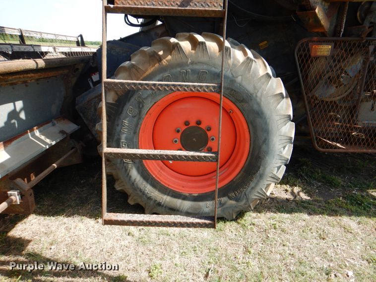 image for item DJ0769 Gleaner M2  combine