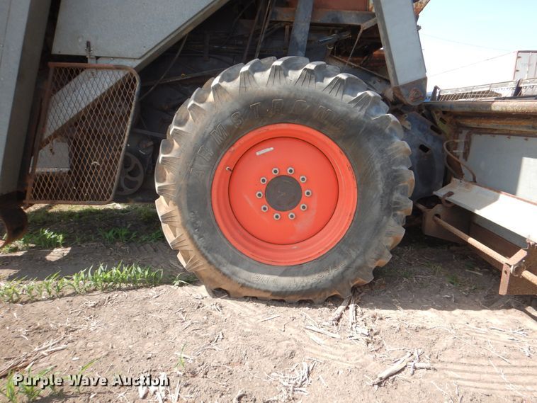 image for item DJ0769 Gleaner M2  combine