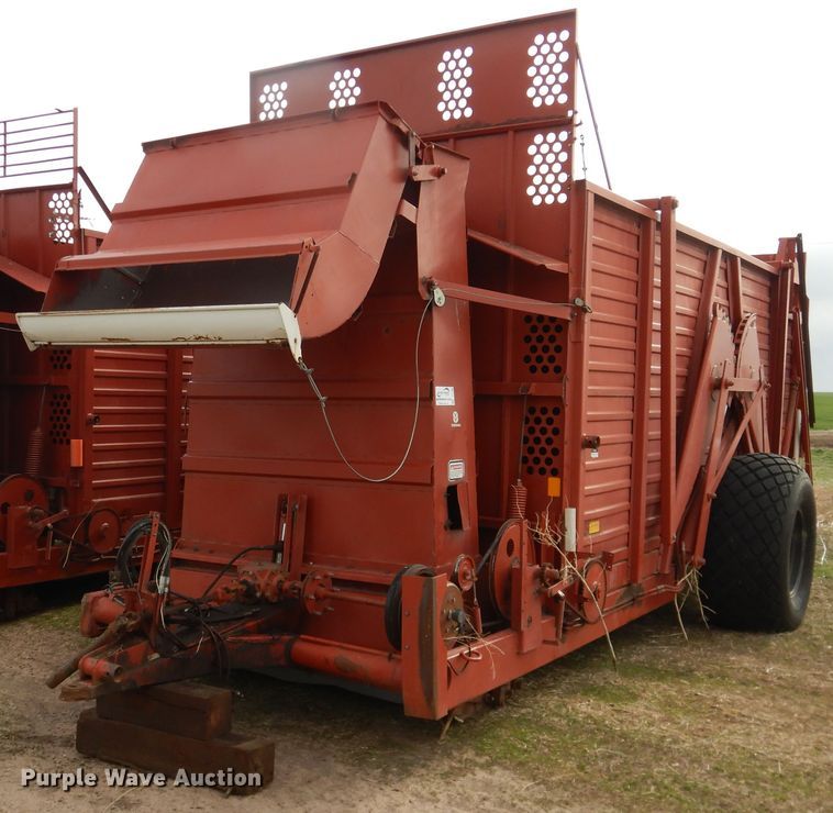image for item DJ1189 Hesston hay bale stacker