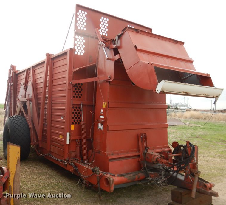 image for item DJ1189 Hesston hay bale stacker