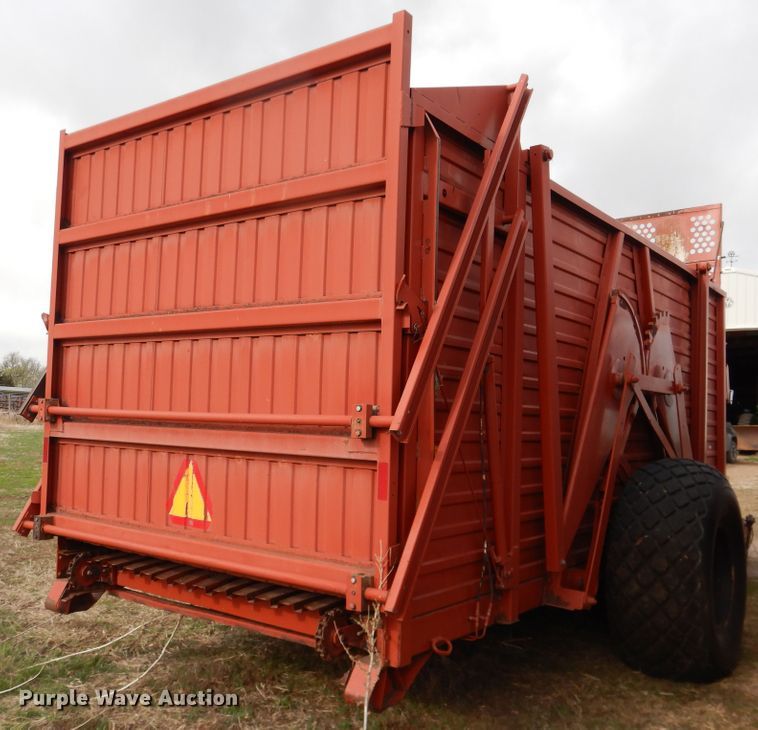 image for item DJ1189 Hesston hay bale stacker