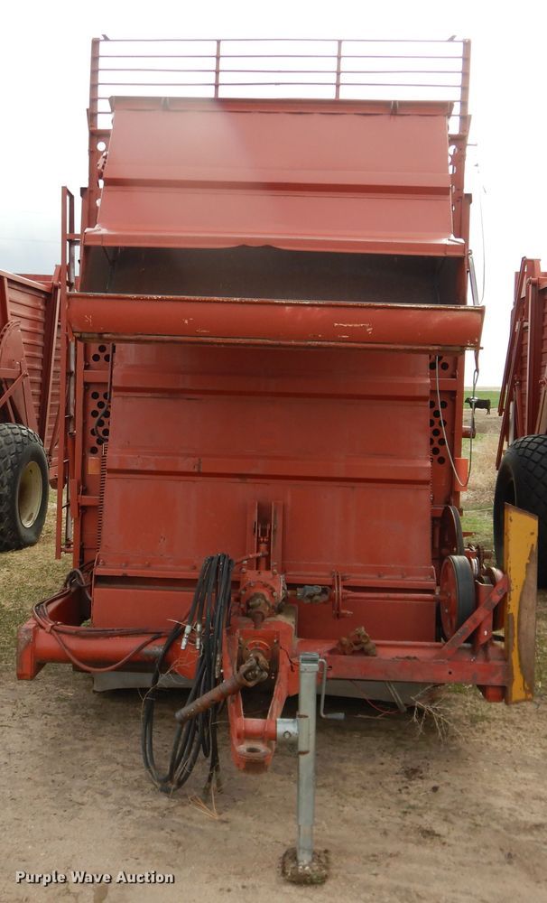image for item DJ1190 Hesston hay bale stacker