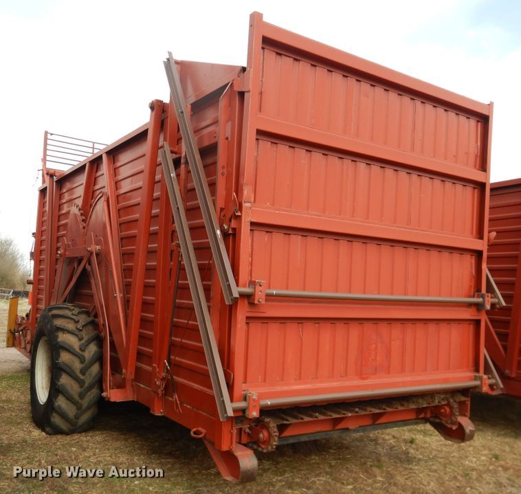 image for item DJ1190 Hesston hay bale stacker