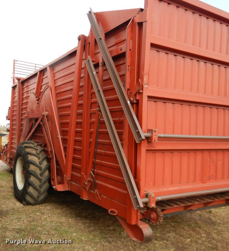 image for item DJ1190 Hesston hay bale stacker