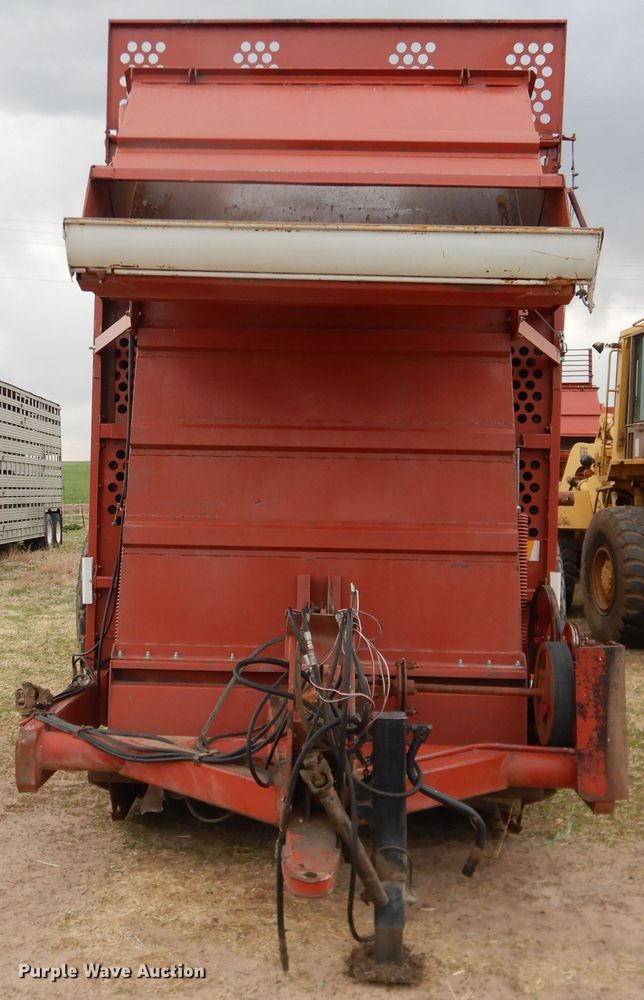 image for item DJ1191 Hesston hay bale stacker